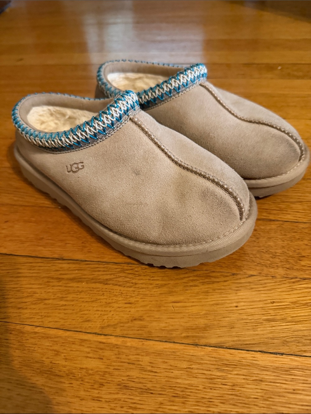 Women’s UGG Tasman Slippers size 6